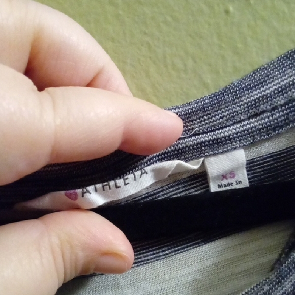 Athleta Gray and White Sleeveless Tank Top - Picture 2 of 5